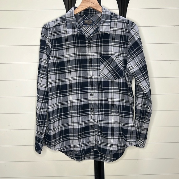 Pendleton Tops - Pendleton flannel plaid button-down shirt Medium